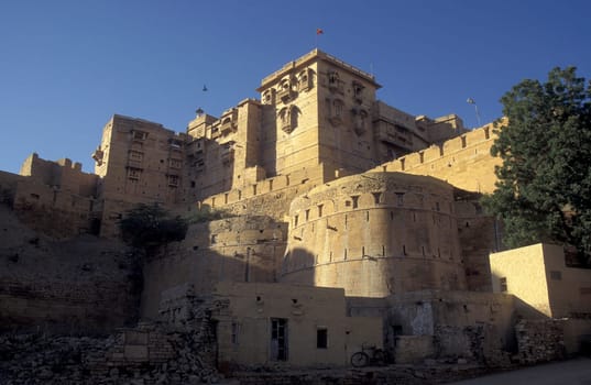 a view of the Jaisalmer Fort in the old Town of Jaisalmer in the Province of Rajasthan in India.  India, Jaisalmer, January, 1998