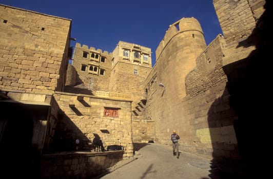 a view of the Jaisalmer Fort in the old Town of Jaisalmer in the Province of Rajasthan in India.  India, Jaisalmer, January, 1998
