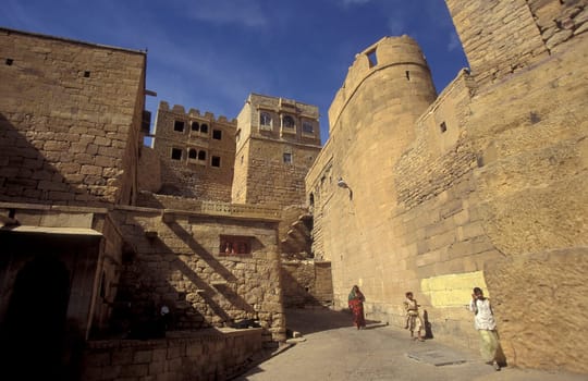 a view of the Jaisalmer Fort in the old Town of Jaisalmer in the Province of Rajasthan in India.  India, Jaisalmer, January, 1998