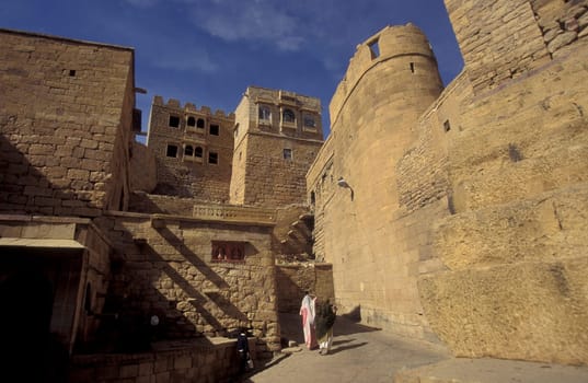 a view of the Jaisalmer Fort in the old Town of Jaisalmer in the Province of Rajasthan in India.  India, Jaisalmer, January, 1998