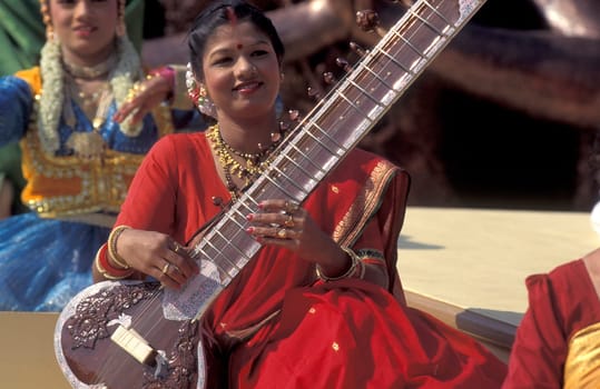 Women in traditional Rajasthani dress play Indian Music at the Bikaner Camel Festival in the Town of Bikaner in the Province of Rajasthan in India.  India, Bikaner, January, 1998