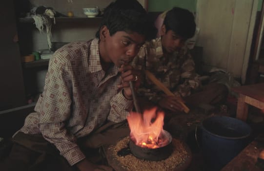 Working People in a Jewelry Factory in the City of Jaipur in the Province of Rajasthan in India.  India, Jaipur, January, 1998