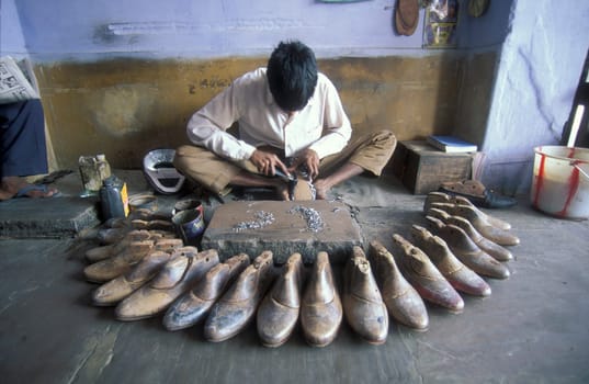 a Shoe maker in a shoe Factory in the City of Jaipur in the Province of Rajasthan in India.  India, JAIPUR, January, 1998