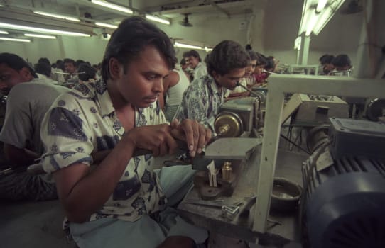 Working People in a Factory of gemstone cutting in the City of Jaipur in the Province of Rajasthan in India.  India, JAIPUR, January, 1998