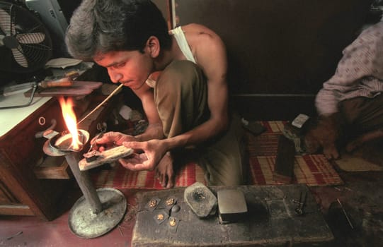 Working People in a Jewelry Factory in the City of Jaipur in the Province of Rajasthan in India.  India, Jaipur, January, 1998