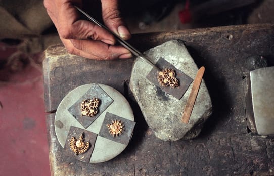 Working People in a Jewelry Factory in the City of Jaipur in the Province of Rajasthan in India.  India, Jaipur, January, 1998