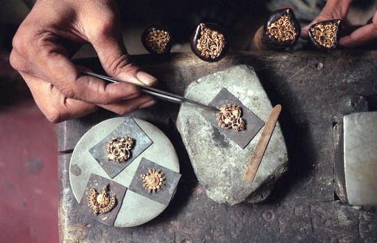 Working People in a Jewelry Factory in the City of Jaipur in the Province of Rajasthan in India.  India, Jaipur, January, 1998