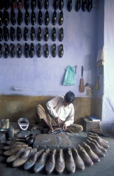 a Shoe maker in a shoe Factory in the City of Jaipur in the Province of Rajasthan in India.  India, JAIPUR, January, 1998