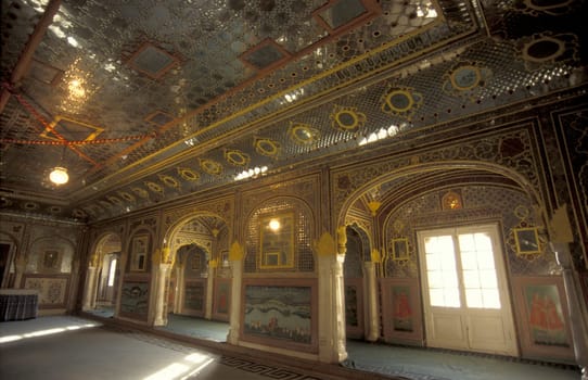 a room inside of the Samode Palace Hotel near the City of Jaipur in the Province of Rajasthan in India.  India, Jaipur, January, 1998