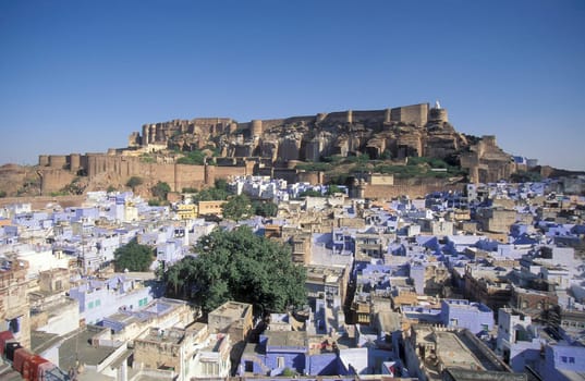 a view of the Meherangarh in the Town and Blue City of Jodhpur in the Province of Rajasthan in India.  India, Jodhpur, January, 1998