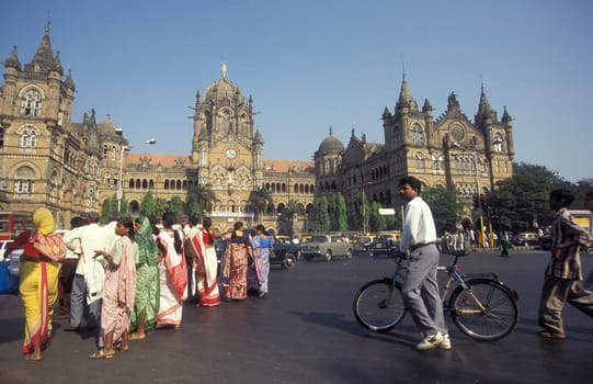 People and Market in front of the architecture of the Mumbai Railway Station or Chhatrapati Shivaji Terminus in the city centre of Mumbai in India.  India, Mumbai, March, 1998