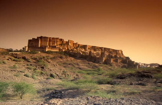 a view of the Meherangarh in the Town of Jodhpur in the Province of Rajasthan in India.  India, Jodhpur, January, 1998