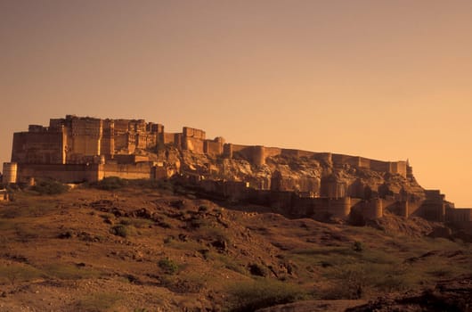 a view of the Meherangarh in the Town of Jodhpur in the Province of Rajasthan in India.  India, Jodhpur, January, 1998
