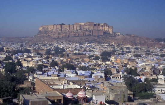 a view of the Meherangarh in the Town and Blue City of Jodhpur in the Province of Rajasthan in India.  India, Jodhpur, January, 1998