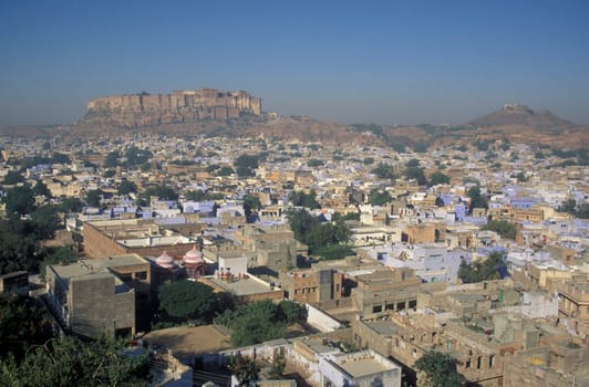 a view of the Meherangarh in the Town and Blue City of Jodhpur in the Province of Rajasthan in India.  India, Jodhpur, January, 1998