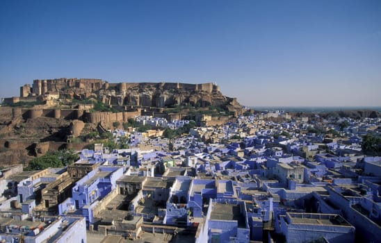 a view of the Meherangarh in the Town and Blue City of Jodhpur in the Province of Rajasthan in India.  India, Jodhpur, January, 1998