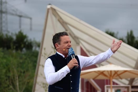 Stefan Mross (singer / presenter / entertainer) in the ARD TV show "Immer wieder sonntags""."