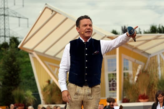 Stefan Mross (singer / presenter / entertainer) in the ARD TV show "Immer wieder sonntags""."