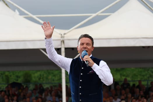 Stefan Mross (singer / presenter / entertainer) in the ARD TV show "Immer wieder sonntags""."