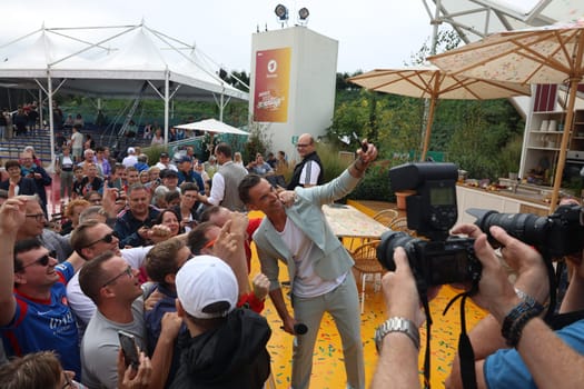 In the flurry of photographers' flashlights,Florian Silbereisen (singer / musician / entertainer) quickly takes a selfie with the fans after the ARD TV show "Immer wieder sonntags""."