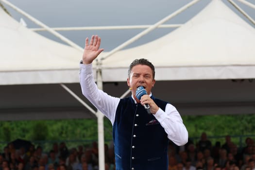 Stefan Mross (singer / presenter / entertainer) in the ARD TV show "Immer wieder sonntags""."