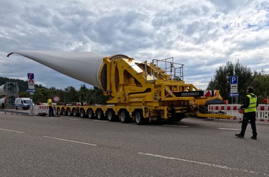 The wind conditions are good,the rotor is ready and the self-propelled can take up the transport with the rotor blade,which is over 68 metres long,from the Feldberg Pass in the direction of Schauinsland  The heavy transport of the 68-metre-long rotor blades leads over the Feldberg (Breisgau-Hochschwarzwald district) to Freiburg's local mountain,the Schauinsland  The rotor blades are mounted on a self-propelled vehicle,and they reach their destination at walking pace over several days  Topic picture wind energy