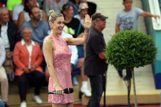 Linda Hesse (singer / musician) in the ARD TV show "Immer wieder sonntags""."