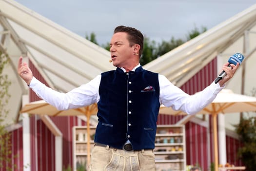 Stefan Mross (singer / presenter / entertainer) in the ARD TV show "Immer wieder sonntags""."