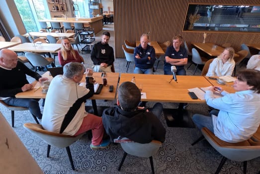 Discussion with head coach Steve Walker (SERC Wild Wings) and Stefan Wagner (Managing Director Schwenninger Wild Wings) and the journalists Press conference SERC WildWings season opener 24-25
