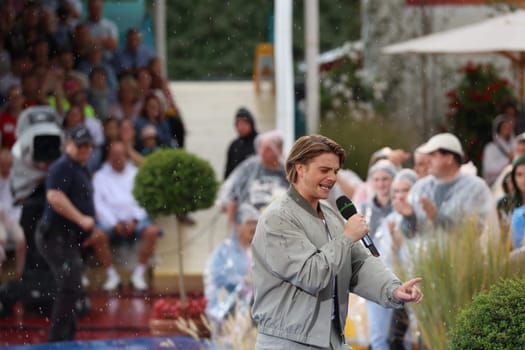 Vincent Gross (singer/musician) in the ARD TV show "Immer wieder sonntags""."