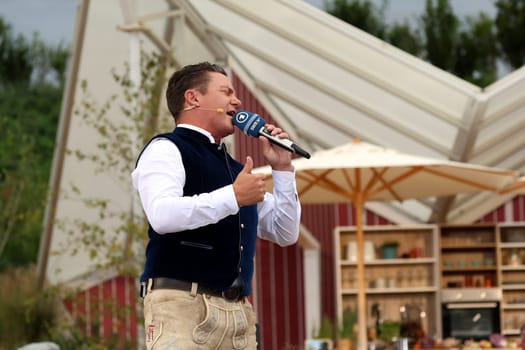 Stefan Mross (singer / presenter / entertainer) in the ARD TV show "Immer wieder sonntags""."