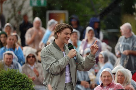 Vincent Gross (singer/musician) in the ARD TV show "Immer wieder sonntags""."