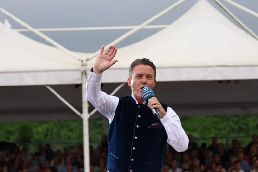Stefan Mross (singer / presenter / entertainer) in the ARD TV show "Immer wieder sonntags""."