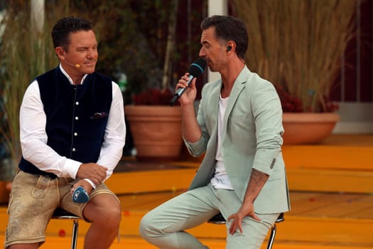 Surprise guest Florian Silbereisen (singer / musician / entertainer) with Stefan Mross (singer / presenter / entertainer) in the ARD TV show "Immer wieder sonntags""."
