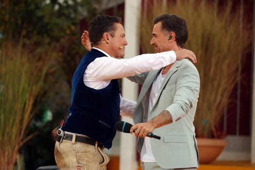 Two real friends: Stefan Mross (singer / presenter / entertainer) and surprise guest Florian Silbereisen (singer / musician / entertainer) in the ARD TV show "Immer wieder sonntags""."