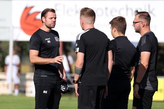 Mario Klotz (head coach FC 08 Villingen) is in conversation with the referee team around referee Christian Eiletz before the game at the SBFV Cup round of 16 23/24: VfR Hausen- - FC 08 Villingen