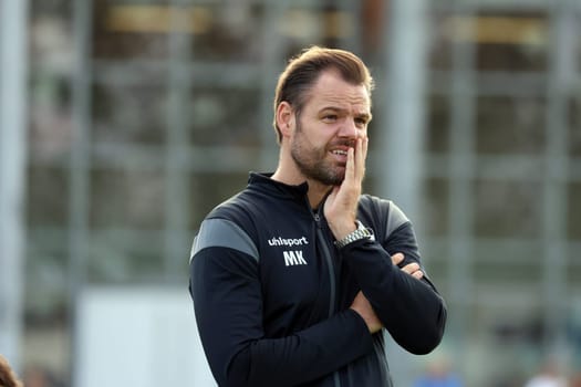 Mario Klotz (head coach FC 08 Villingen) follows his team's game in the SBFV Cup round of 16 23/24 with a gloomy face: VfR Hausen- - FC 08 Villingen