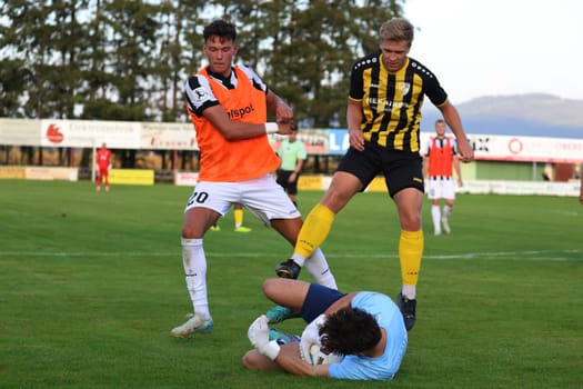 Saved what could be saved,goalkeeper Hannes Ablaß fished the ball in front of the onrushing Karlo Kuranyi (Villingen 08) at the SBFV Cup round of 16 23/24: VfR Hausen- - FC 08 Villingen