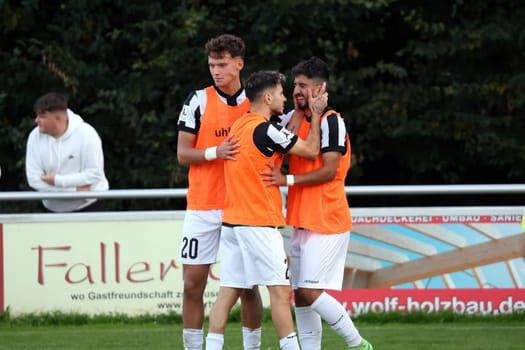 The decision in extra time in Hausen: Samet Yilmaz (FC 08 Villingen) scored to make it 0-1 and is celebrated by his colleagues in the SBFV Cup round of 16 23/24: VfR Hausen- - FC 08 Villingen