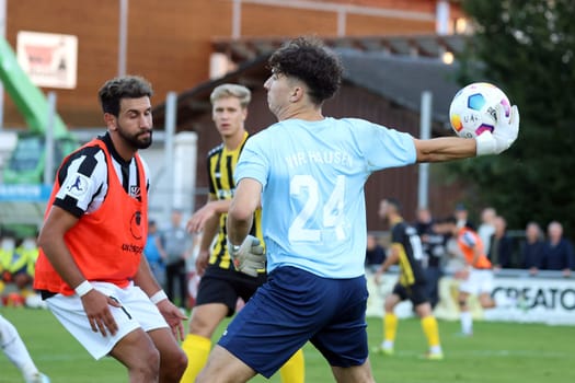 And again goalkeeper Hannes Ablaß (VfR Hausen) intercepted the ball in front of the onrushing Tevfik Ceylan (FC 08 Villingen) in the SBFV Cup round of 16 23/24: VfR Hausen- - FC 08 Villingen