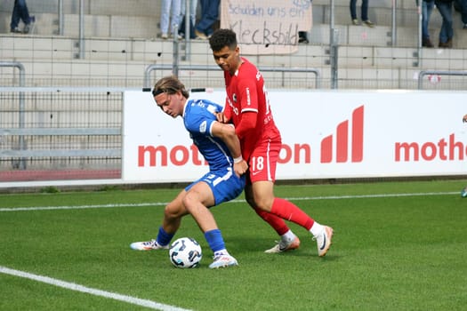 Tackle with hooks and eyes vs Laurin Tost (Bahlinger SC /BSC) and Yann Sturm (SC Freiburg II / U23) in the match of the Football Directive SW 24-25: 9th Sptg: SC Freiburg II vs Bahlinger SC