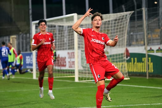 A dance in honour: Leon Catak (SC Freiburg II / U23) celebrates his goal to make it 3-0 in the match of the football RL SW 24-25: 9. Sptg: SC Freiburg II vs Bahlinger SC