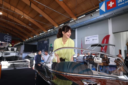 The Interboot 2024 trade fair in Friedrichshafen will open its doors on 25.09.2024. During the press tour and the presentation of the trade fair innovations,model Cora was already fascinated