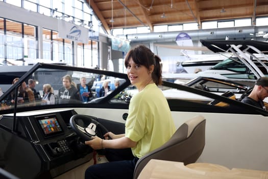 The Interboot 2024 trade fair in Friedrichshafen will open its doors on 25.09.2024. During the press tour and the presentation of the trade fair innovations,model Cora was already fascinated