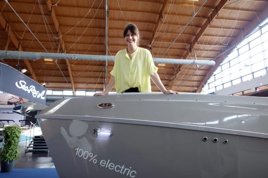 The Interboot 2024 trade fair in Friedrichshafen will open its doors on 25.09.2024. During the press tour and the presentation of the trade fair innovations,model Cora was already fascinated