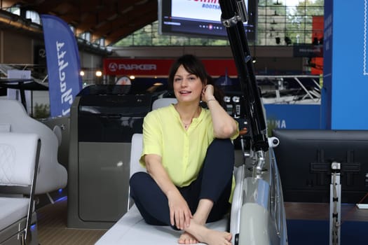 The Interboot 2024 trade fair in Friedrichshafen will open its doors on 25.09.2024. During the press tour and the presentation of the trade fair innovations,model Cora was already fascinated