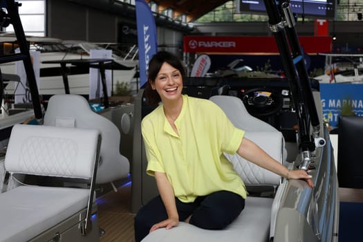 The Interboot 2024 trade fair in Friedrichshafen will open its doors on 25.09.2024. During the press tour and the presentation of the trade fair innovations,model Cora was already fascinated