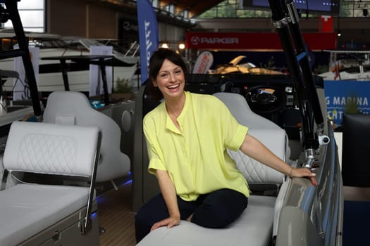 The Interboot 2024 trade fair in Friedrichshafen will open its doors on 25.09.2024. During the press tour and the presentation of the trade fair innovations,model Cora was already fascinated