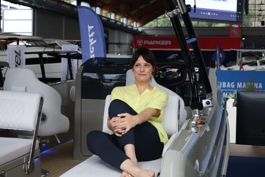 The Interboot 2024 trade fair in Friedrichshafen will open its doors on 25.09.2024. During the press tour and the presentation of the trade fair innovations,model Cora was already fascinated