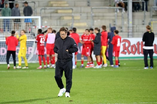 While the team is still being celebrated by the fans,coach Benedetto Muzzicato (SC Freiburg II / U23 the moment alone after the 4-0 victory in the match of the Football RL SW 24-25: 9.